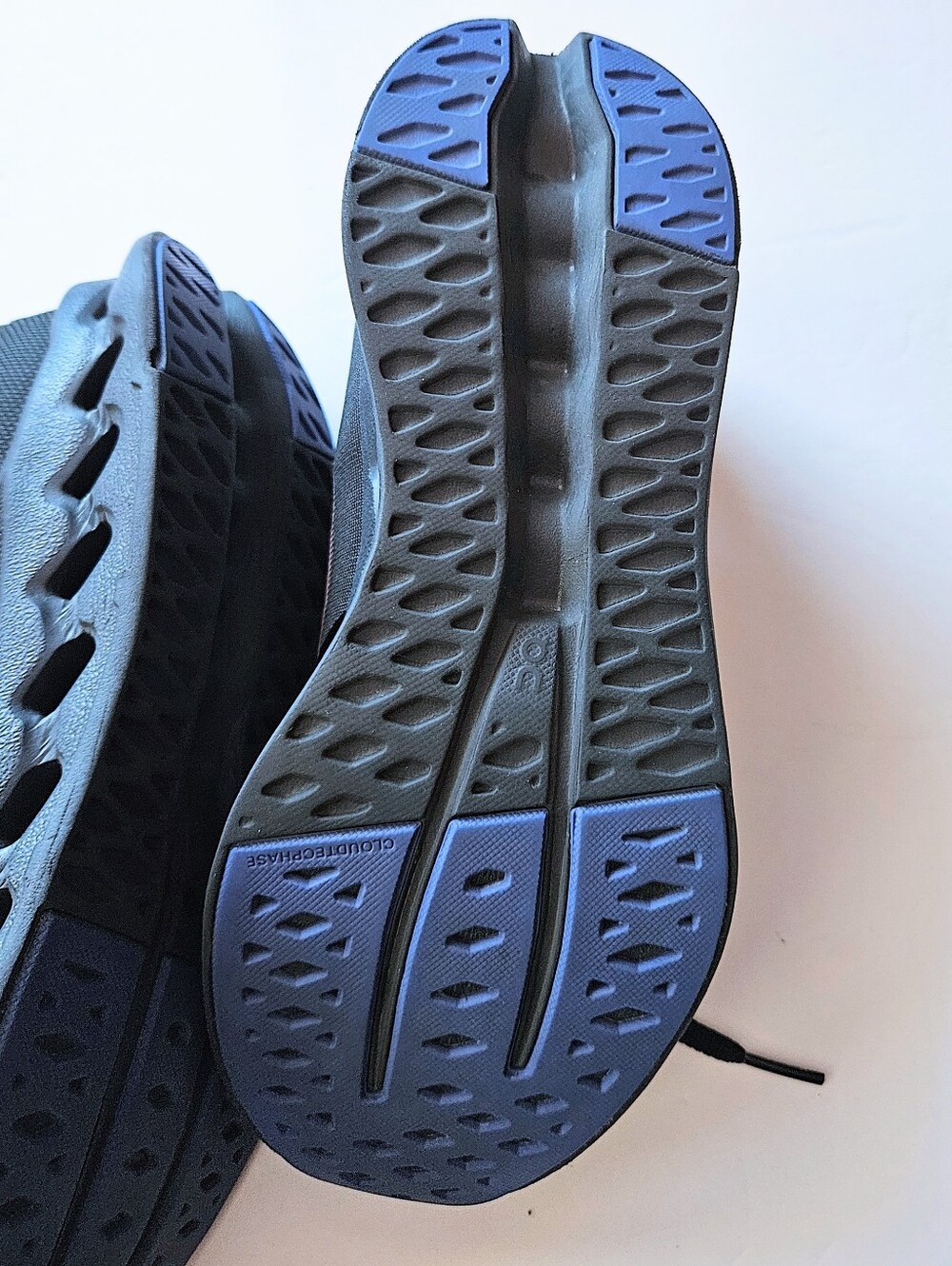 Women's On Cloudsurfer Running Shoe Size 9M - Picture 5 of 9
